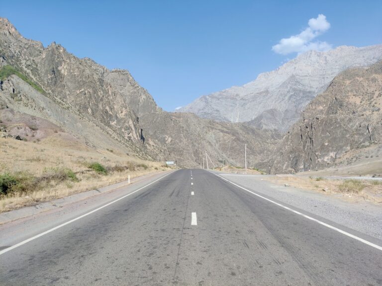 This stretch of the highway was very smooth, and we were now beginning to find ourselves flanked by some rather cool mountains.