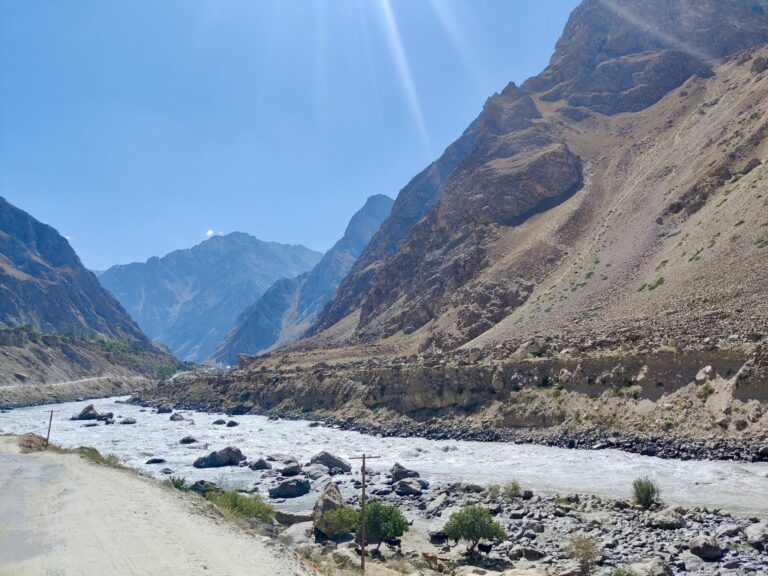 Afghanistan sometimes felt so near that you could almost touch it. Many of the landscapes were like so, but there was a section earlier in the morning that was incredibly lush - much more so than the Tajik side - and home to numerous little settlements. Unfortunately, I was on the wrong side of the car while we were driving past, and I was also drifting in and out of sleep for that part of the ride, so didn't capture any of Afghanistan's visible charms. 