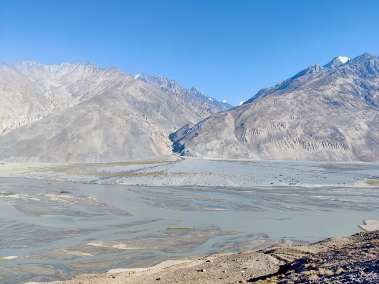 One heck of a scene. We were heading deep into the Pamirs now, and the topography was getting ever more spectacular. Mountains here can exceed 7000m in height and the proximity to other, similarly spectacular mountain ranges (notably the Hindu Kush which we saw during our trip, but also the Karakoram and the Tian Shan) amplifies the wow factor.