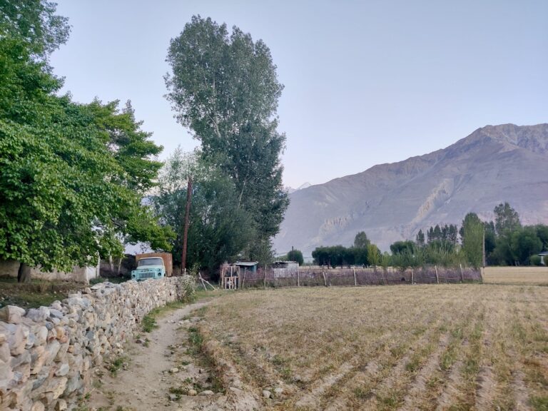 One last look at Vrang before a hasty departure to try and reach our destination before things got too dark.