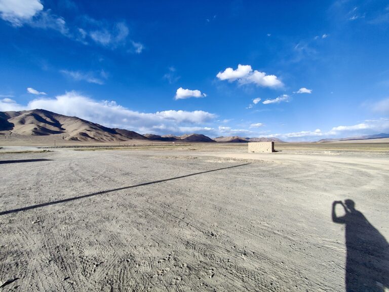 After dumping bags in the yurt, a couple of us decided to go for a little wander around the area. This side of Alichur is barren af.