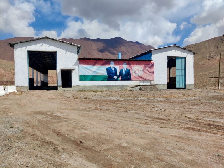 Tajik-Kyrgyz friendship, eh!