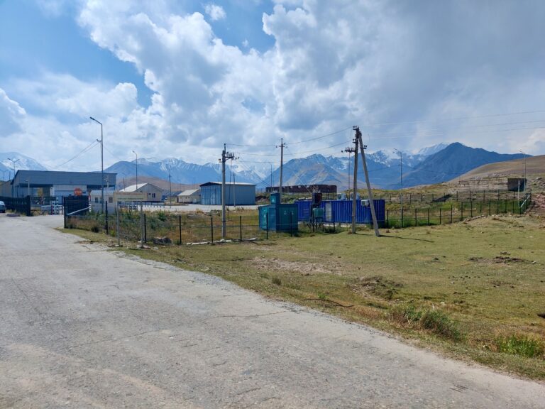 After the slightly dysfunctional and threadbare Tajik border post, we drove for miles and miles through no-man's-land before finally reaching the Kyrgyz border facility. Which felt like a whole different world apart by comparison. Modern, clean, functional. Staff were very friendly and welcoming. Sneaked this snap after we'd all gotten our stamps and were waiting for our driver to come out with the car.

This marked my first visit to Kyrgyzstan since 2019. The last 'new' country I visited before Covid arrived and my world fell apart. Perhaps there's something symbolic about my returning to complete the last major journey I'd wanted to complete in Asia. It's not a country I ever expected to return to tbh. But it was nice to be back and I wasn't thinking about symbolism at this point in time lol.