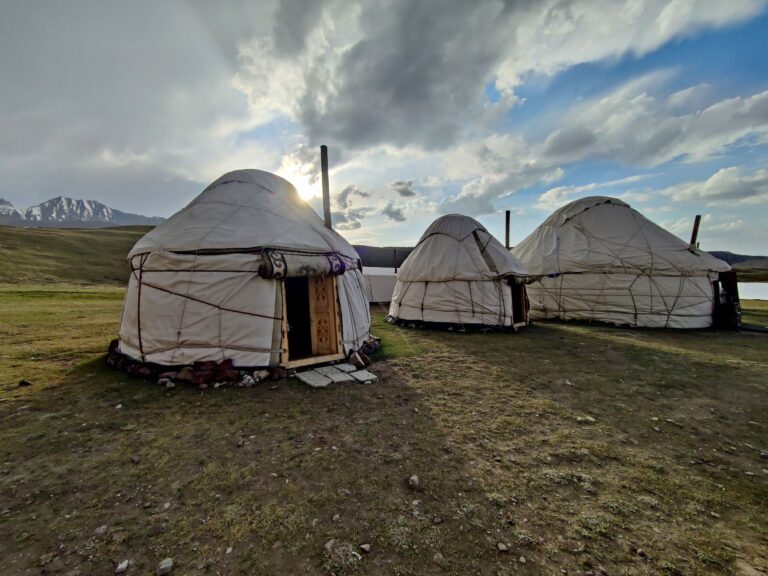 Back to camp. These yurts were smaller than the one in Alichur, and less well-insulated. They lit a fire for us after dinner, but it petered out within a few hours and we spent most of the night cold af as there was nobody around to help stoke it again. Awful. Anyway, I FINALLY got to the toilet and then decided to set off again.