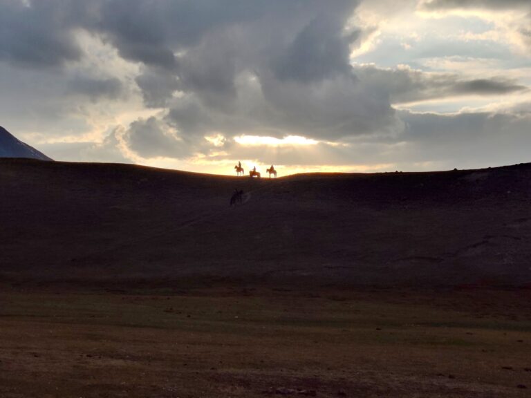There's horse-riding available in the vicinity, and we saw a few tourists taking advantage. These weren't tourists though, I think they were the keepers riding the horses back to camp for the evening. 