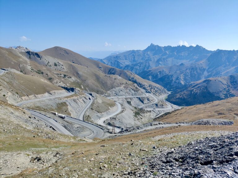 Our driver made us stop here cos it was some sort of photo spot. Couldn't really understand why... cool mountains and winding roads, I suppose.